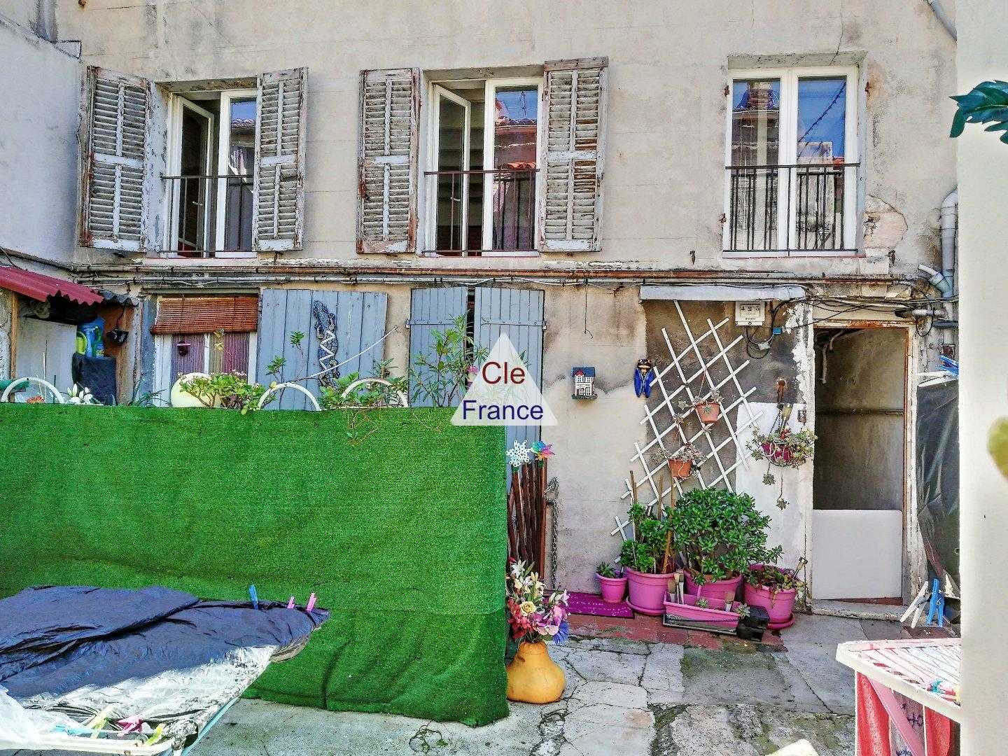 Hus i Saint-Loup, Provence-Alpes-Cote d'Azur 12497110