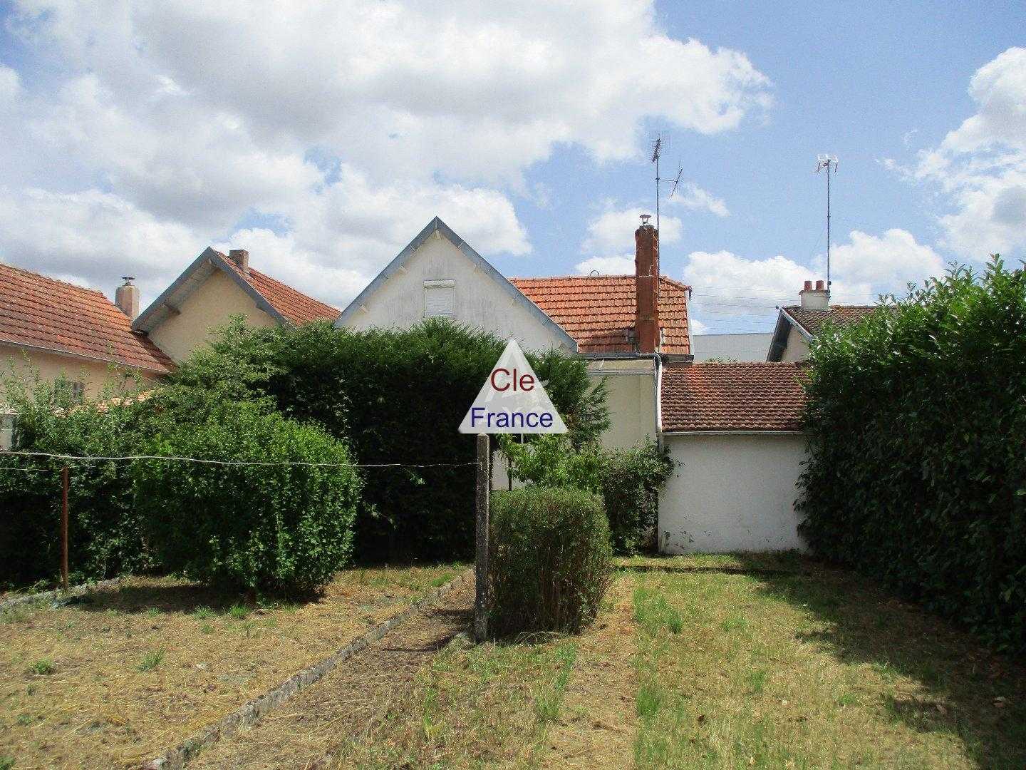 House in Lucon, Pays de la Loire 12497117