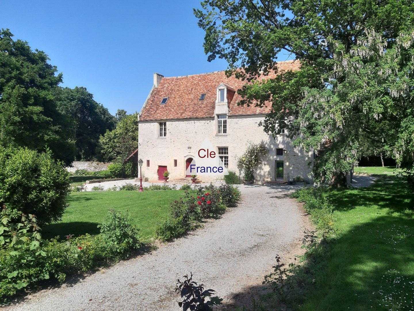 بيت في Falaise, Normandie 12497120