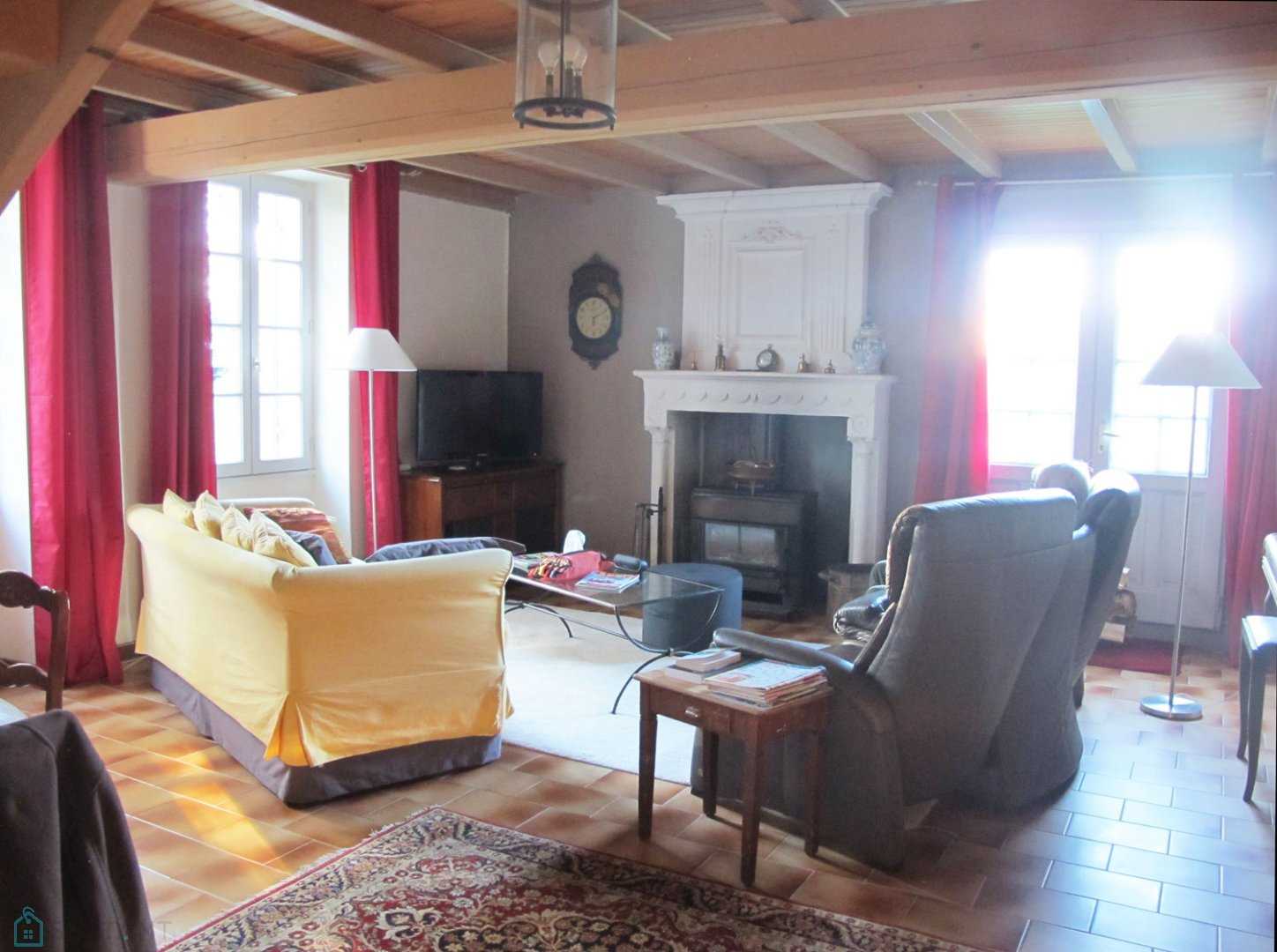 Huis in Barbezieux-Saint-Hilaire, Nouvelle-Aquitanië 12499711