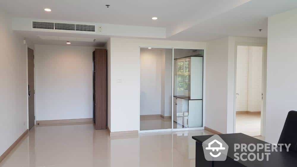 Condominium in Ban Wat Bang Kachao Klang, Samut Prakan 12499857