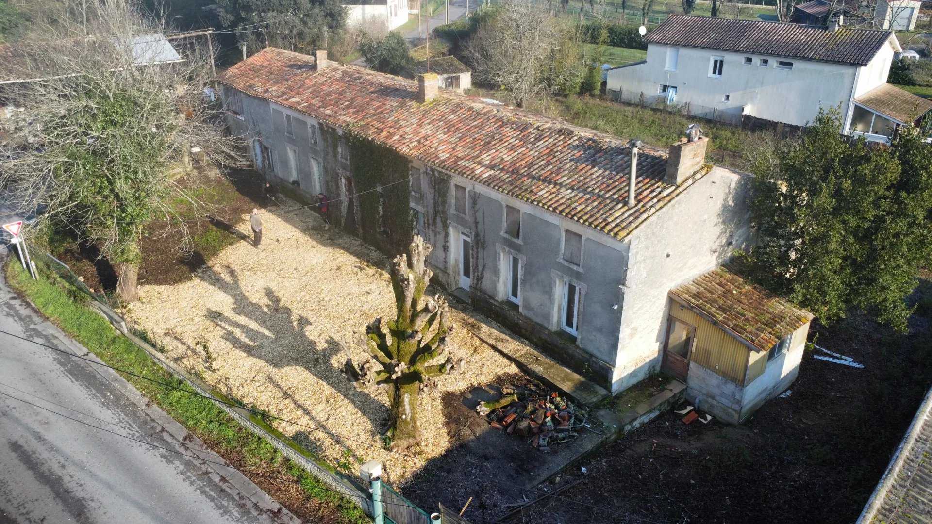 Casa nel Saint-Aubin-de-Blaye, Nuova Aquitania 12500410