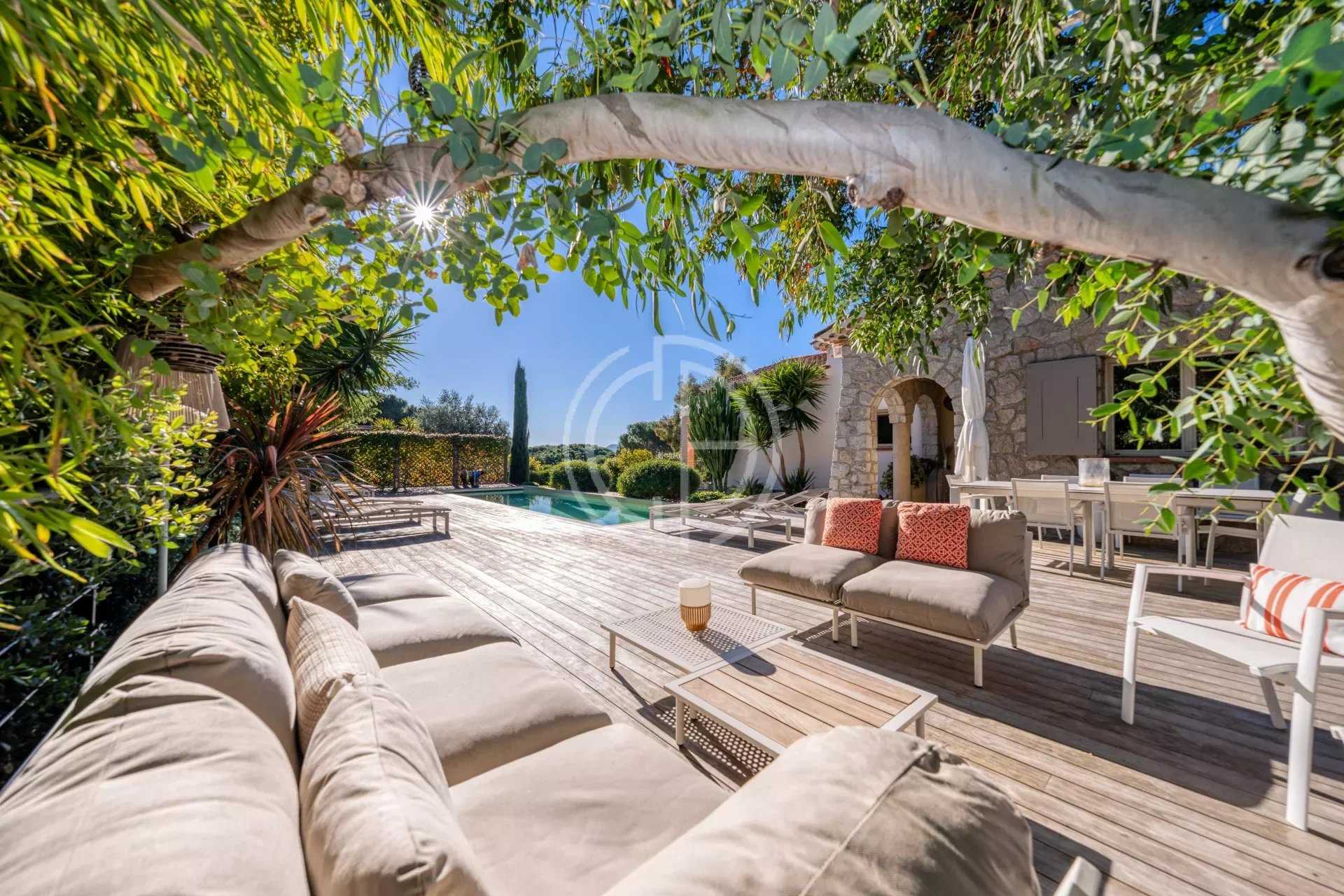 House in Cannes, Provence-Alpes-Cote d'Azur 12500439