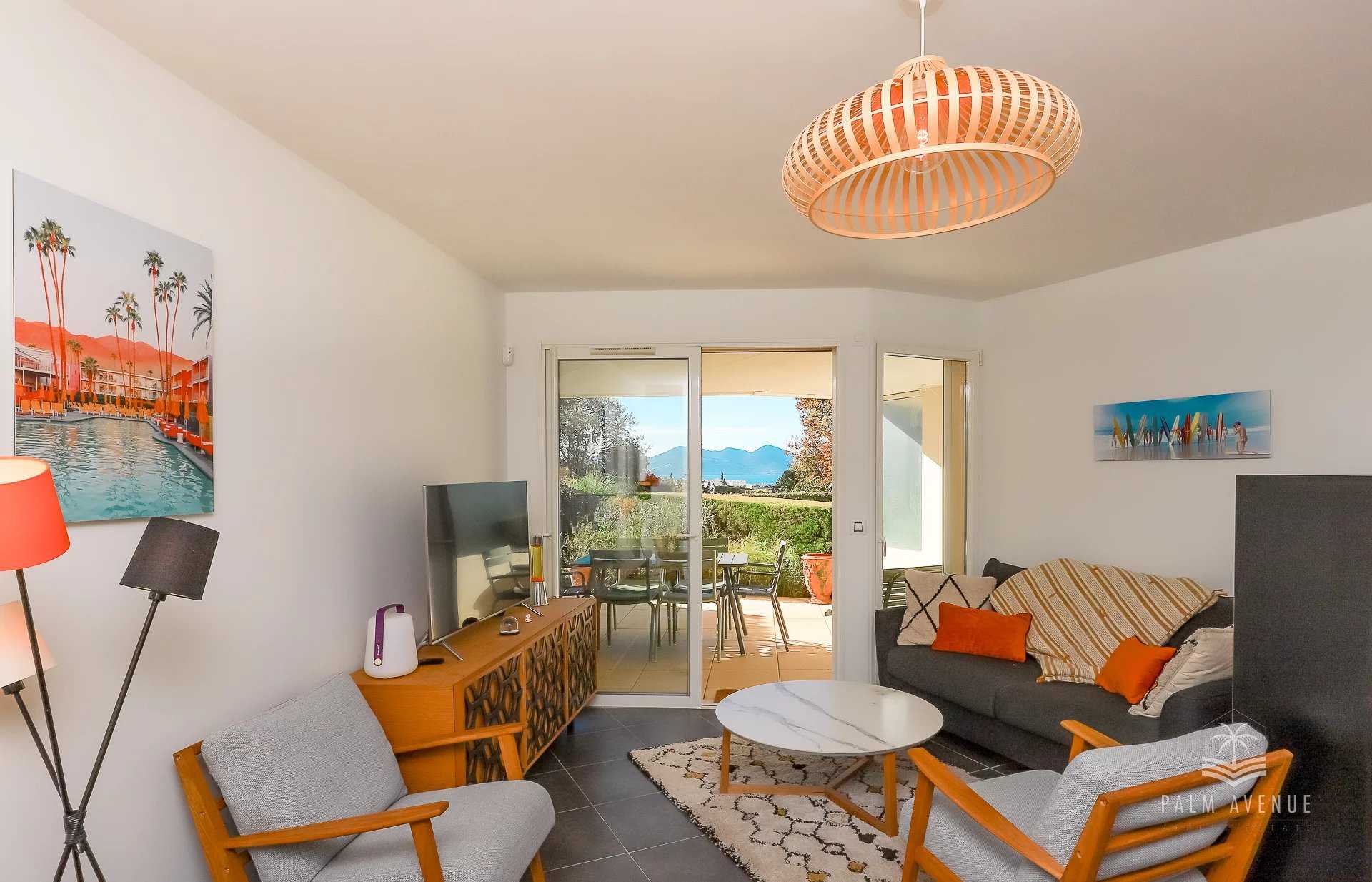 Condominium in Cannes, Provence-Alpes-Côte d'Azur 12500442