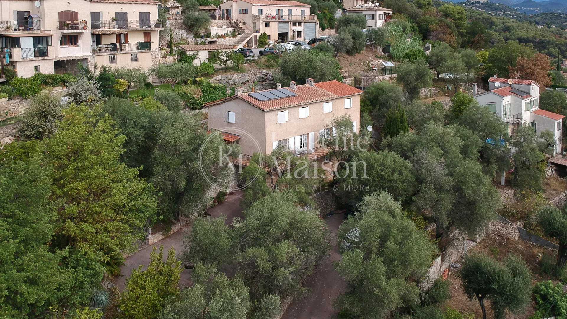 Talo sisään Gattieres, Provence-Alpes-Cote d'Azur 12500460