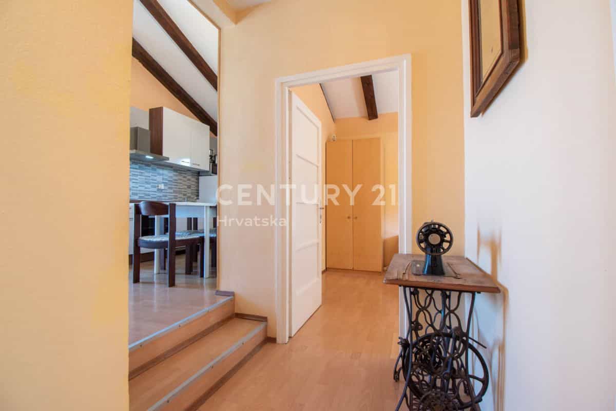 Condominium in Pula, Istria County 12500588