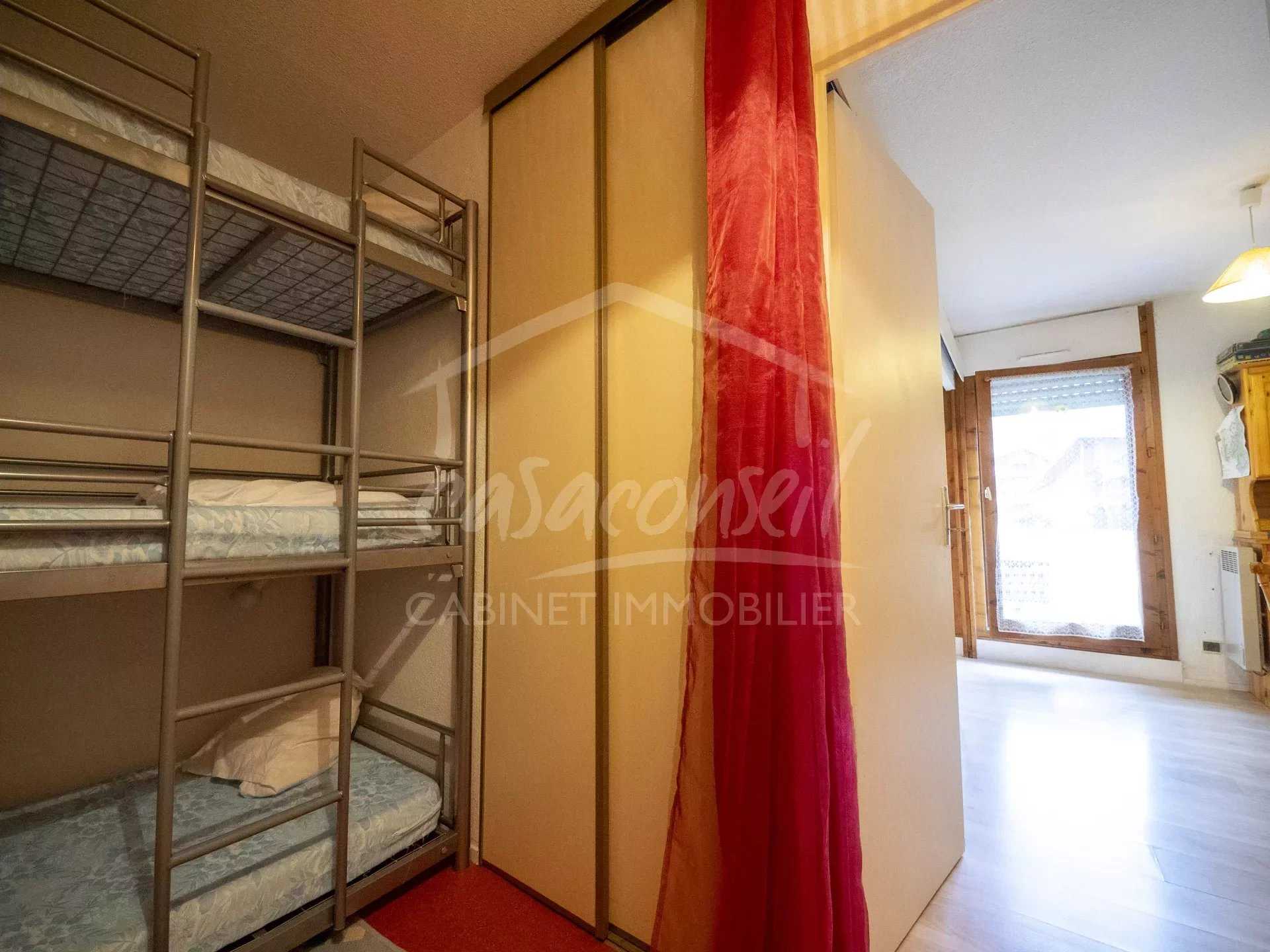 公寓 在 萊孔塔米訥-蒙茹瓦, 奧弗涅-羅納-阿爾卑斯大區 12501597