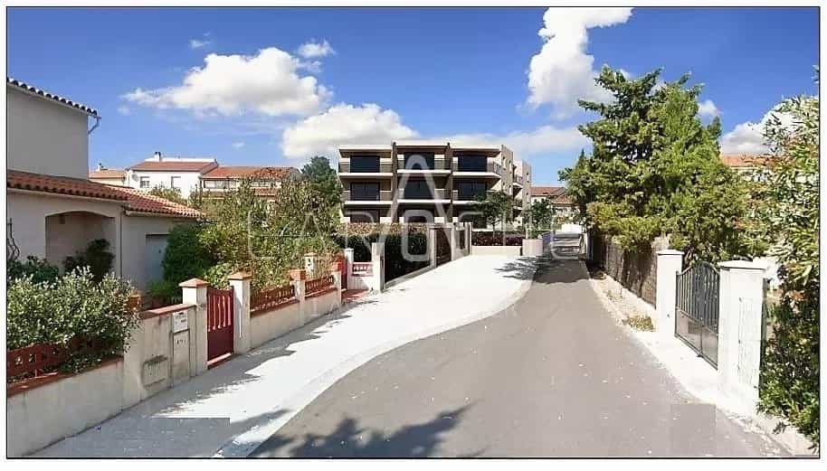 Condominium in Argeles-sur-Mer, Occitanie 12501606