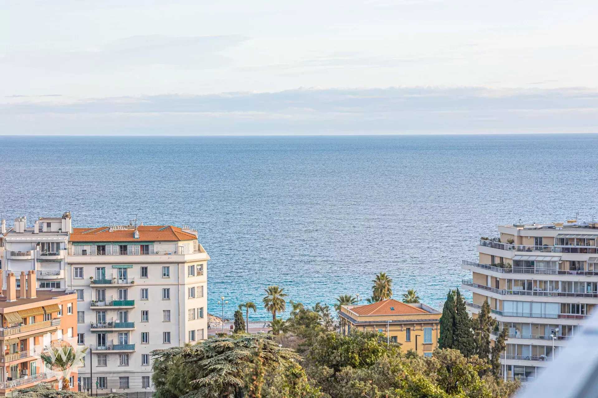 Condominium in Nice, Alpes-Maritimes 12501613