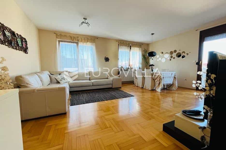 Condominium dans Jankomir, Zagreb, Grad 12503767