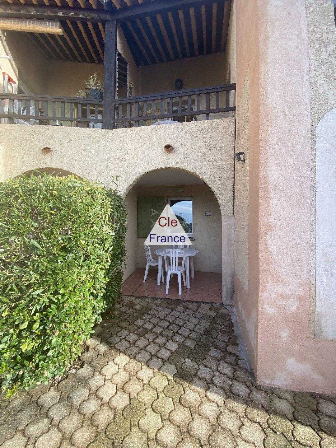 Hus i Roquebrune-sur-Argens, Provence-Alpes-Côte d'Azur 12506314