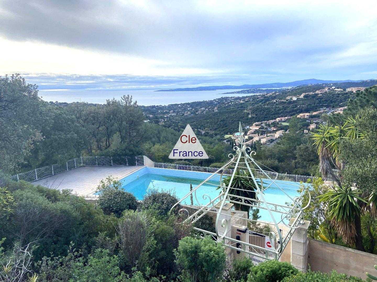 casa no Roquebrune-sur-Argens, Provença-Alpes-Costa Azul 12506314