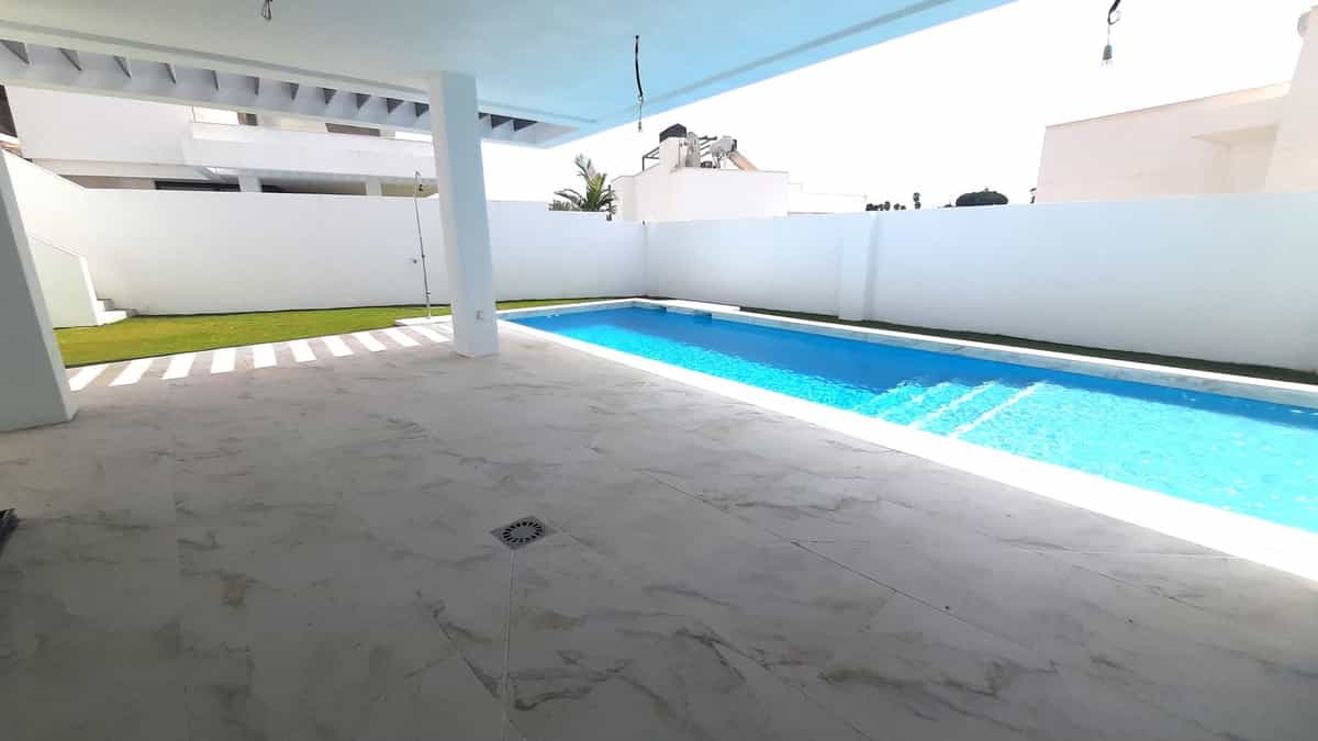 House in Moncloa, Madrid 12507340
