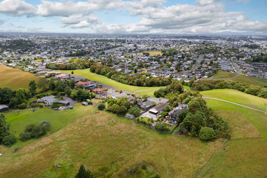 Condominium in Hamilton, Waikato 12508139