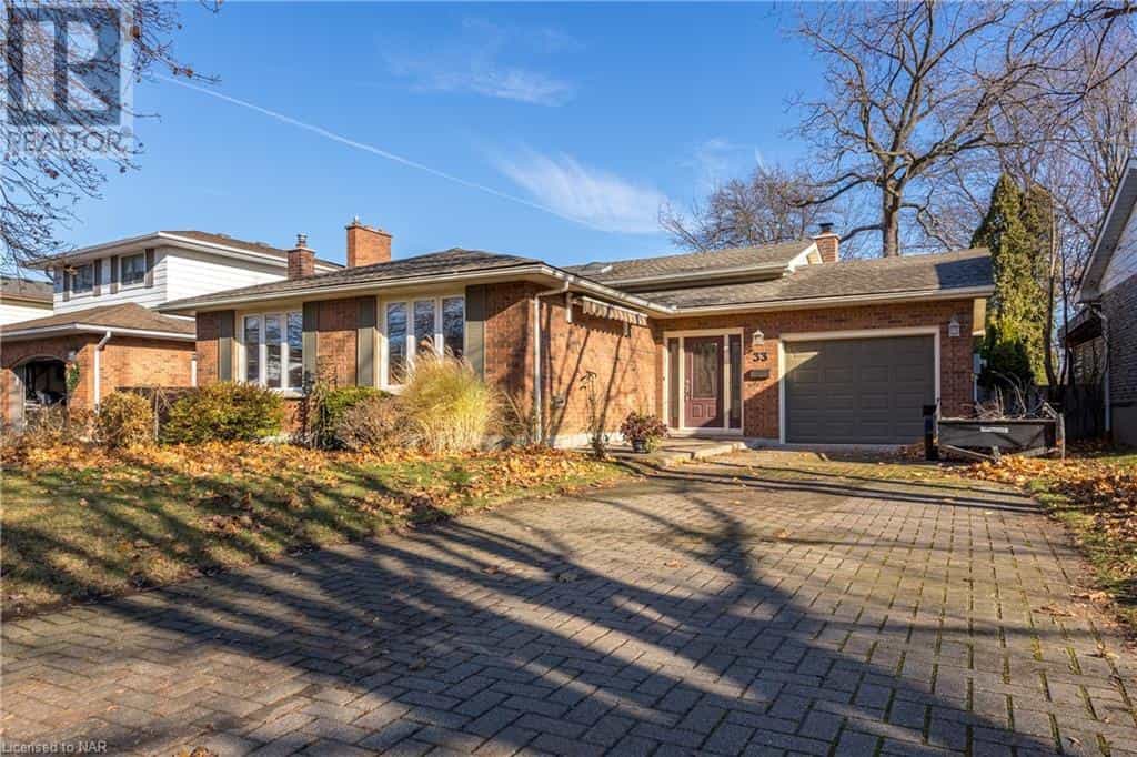 House in St. Catharines, Ontario 12508751