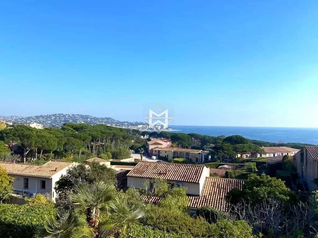 Land in Sainte-Maxime, Provence-Alpes-Cote d'Azur 12508769