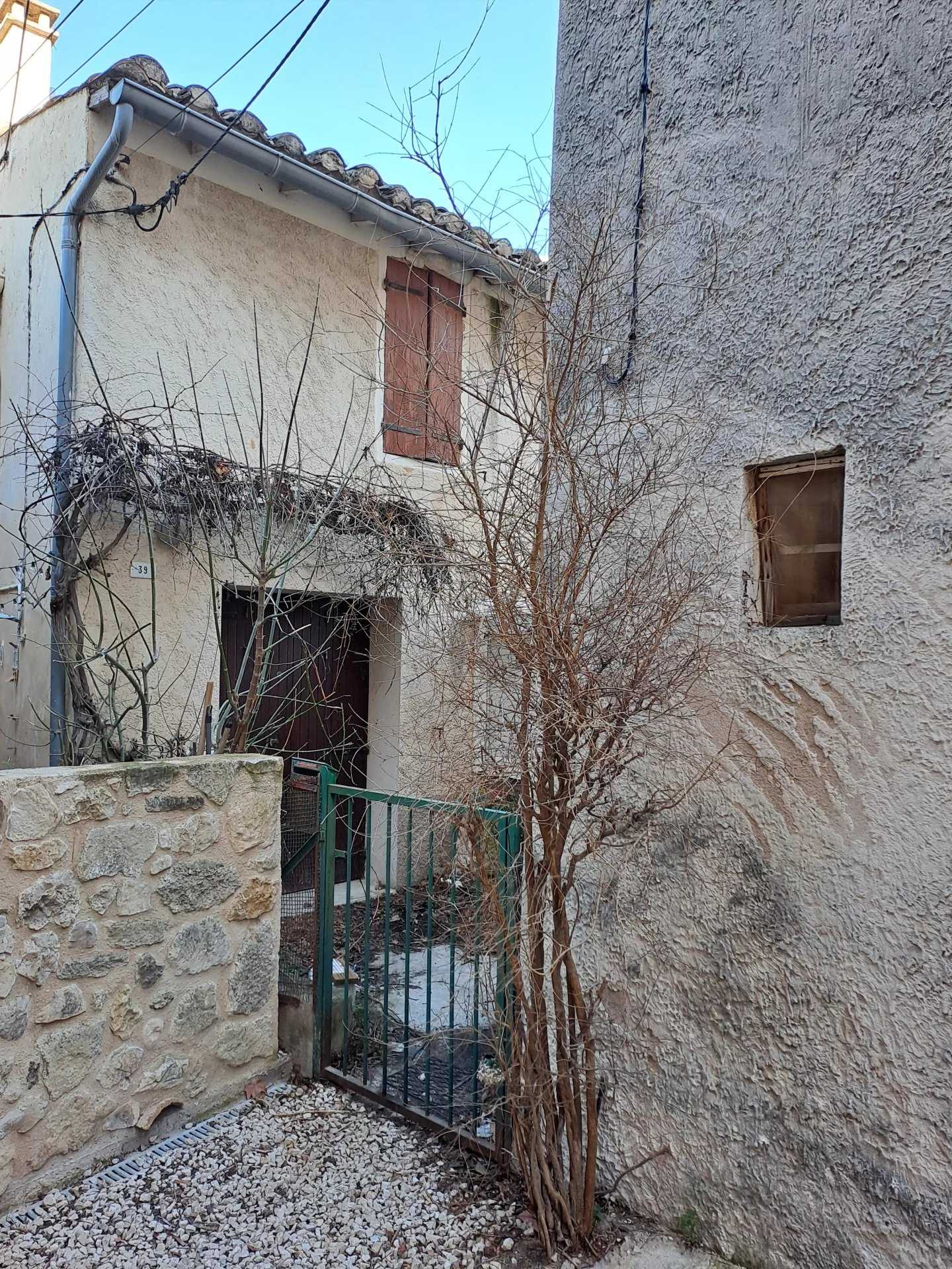 Flere hus i Carpentras, Provence-Alpes-Cote d'Azur 12508822