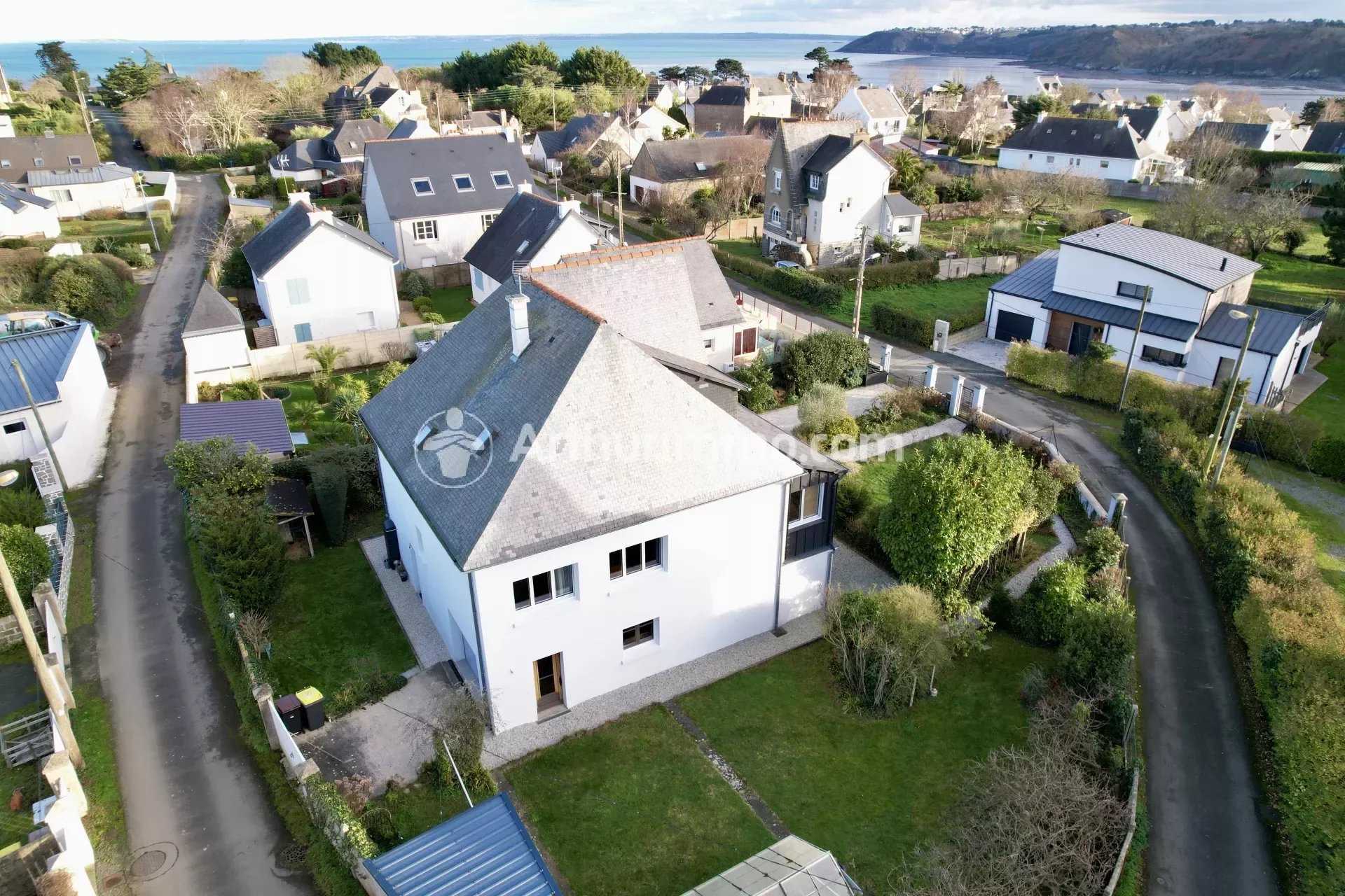 Residential in Binic, Côtes-d'Armor 12508830