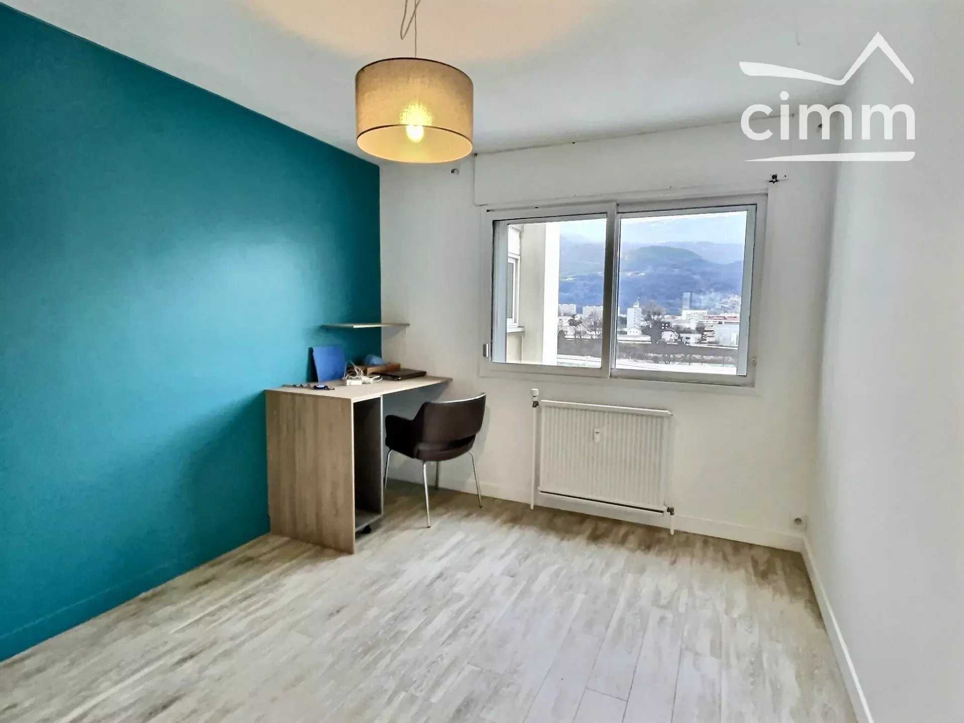 Condominium in Grenoble, Auvergne-Rhone-Alpes 12508856
