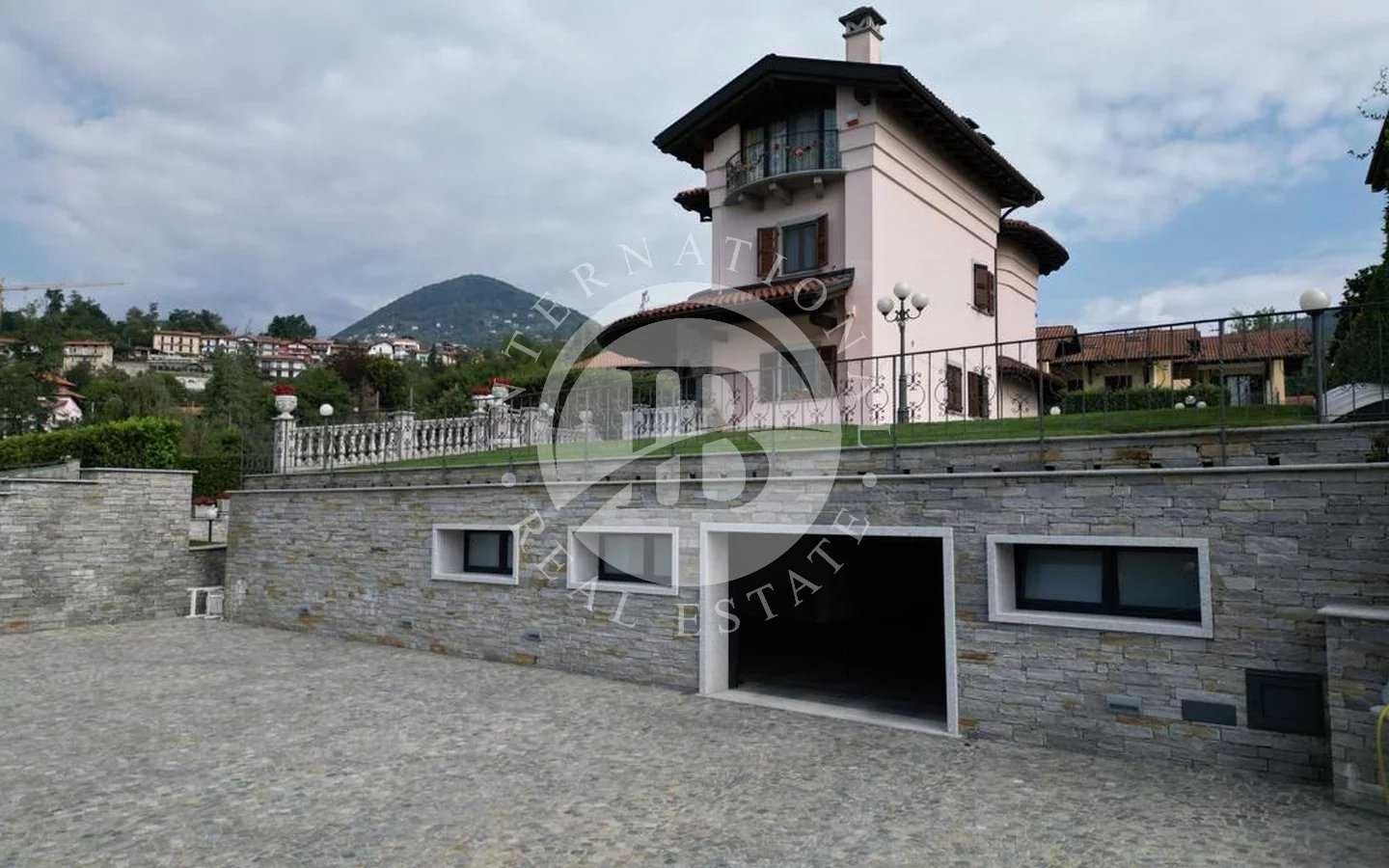 Будинок в Verbania, Verbano-Cusio-Ossola 12508910