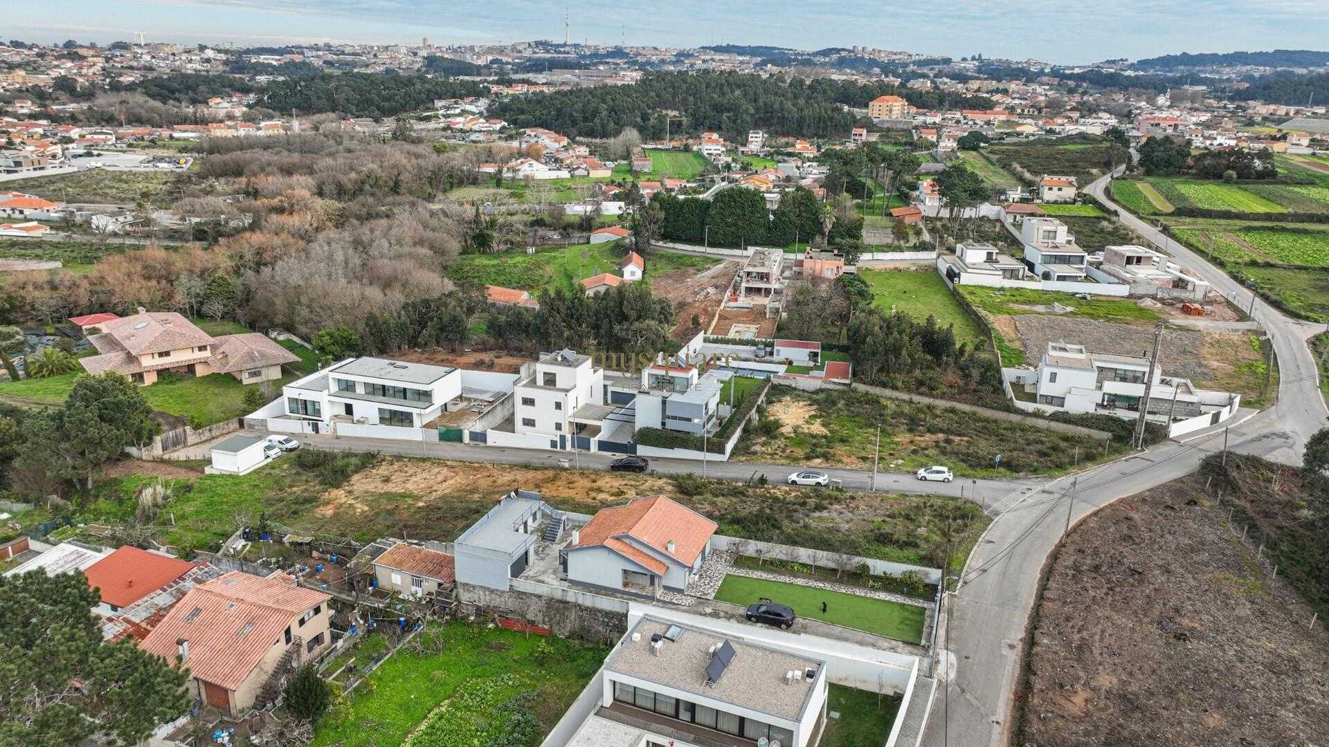 Hus i , Porto District 12509795