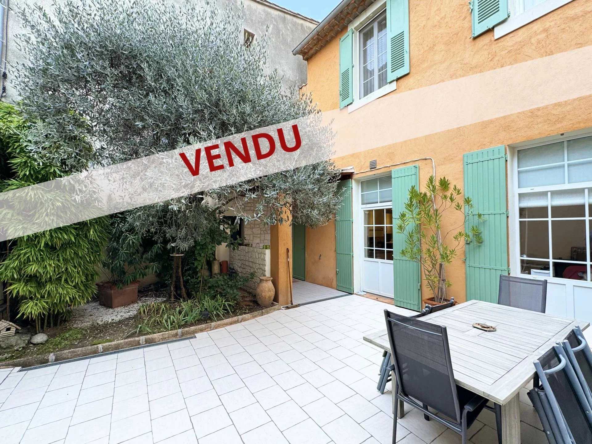 Useita taloja sisään Apt, Provence-Alpes-Cote d'Azur 12510582