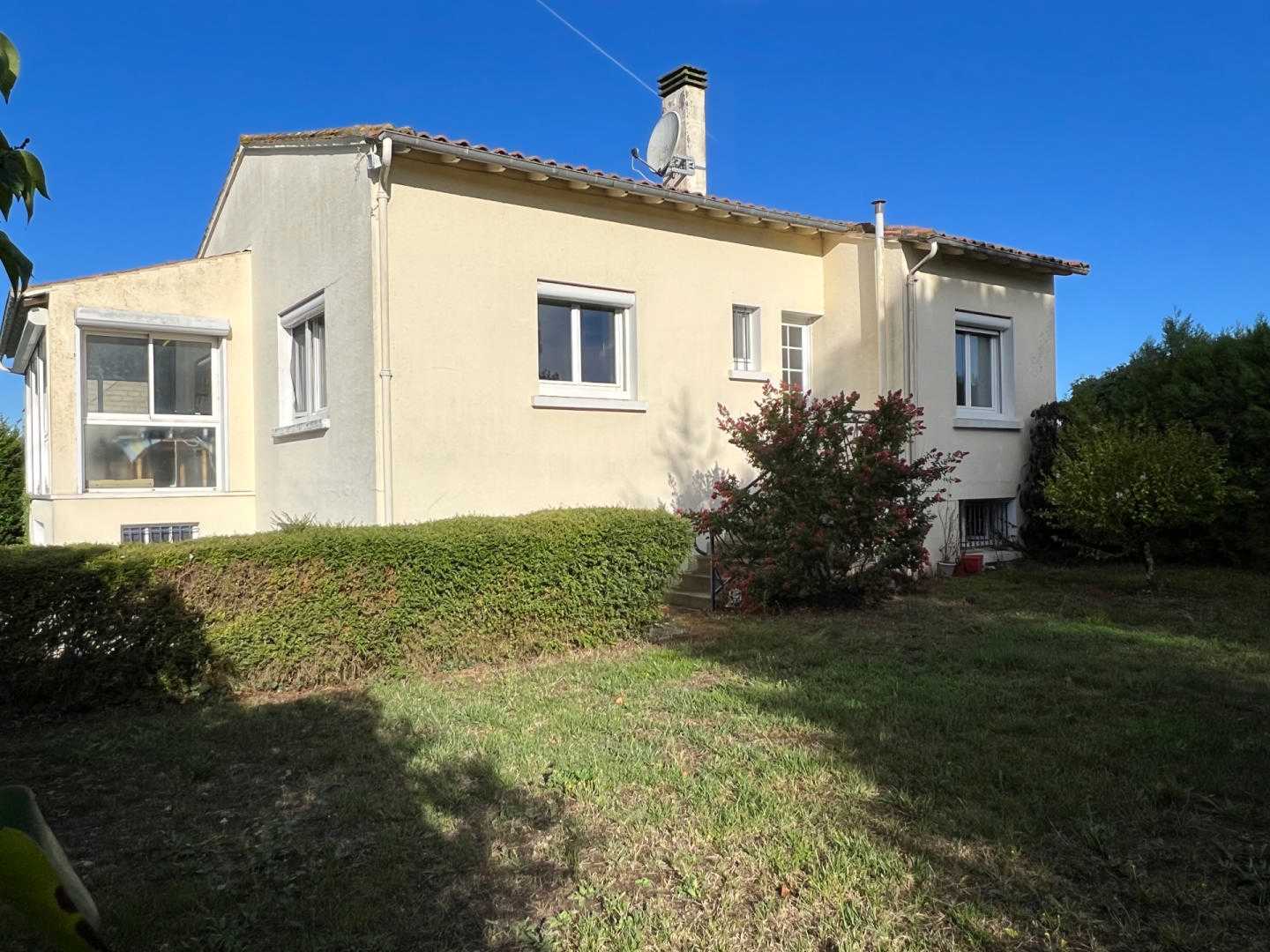 σπίτι σε Loulay, Nouvelle-Aquitaine 12510657