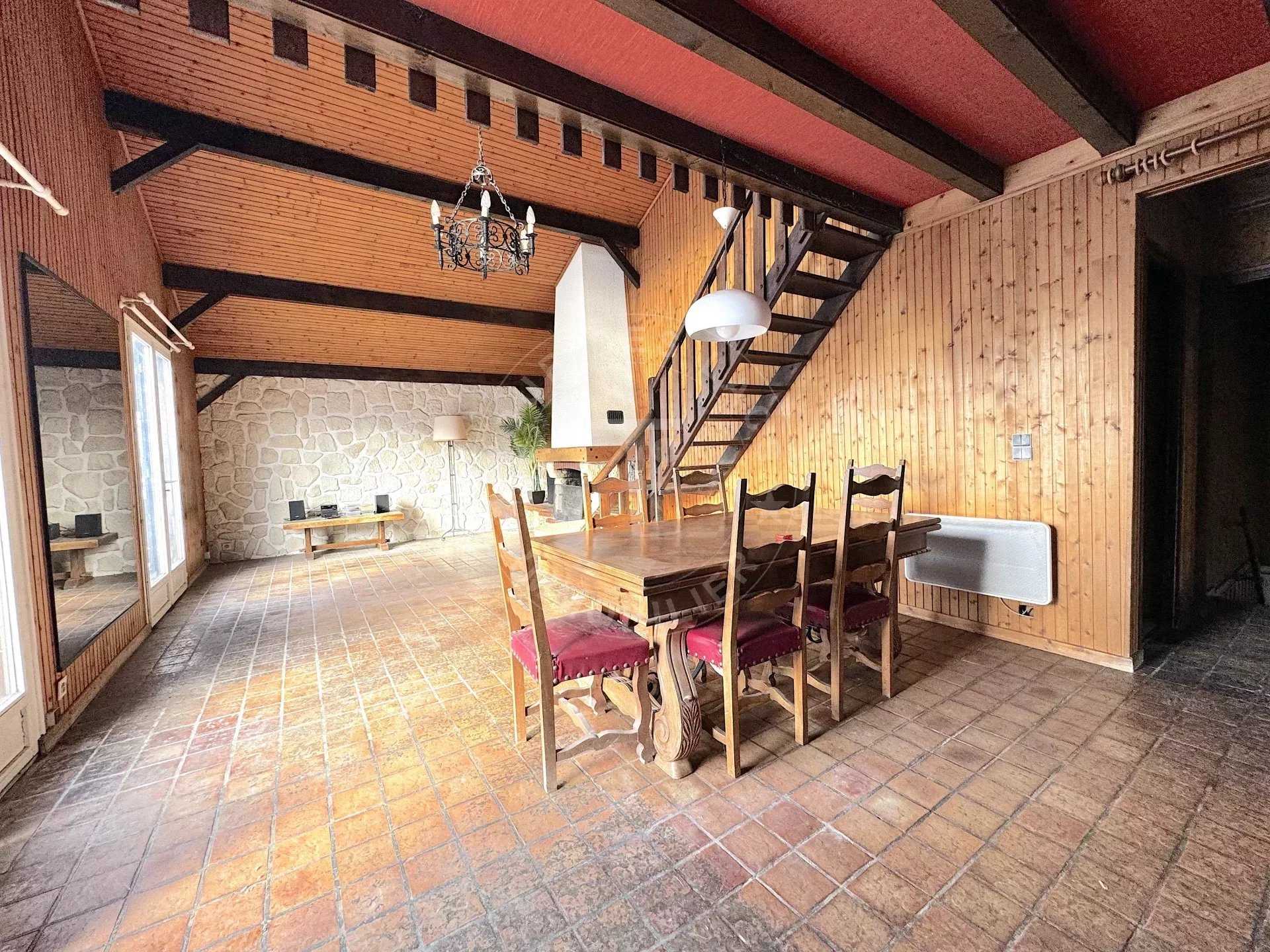 بيت في Seynod, Haute-Savoie 12512326
