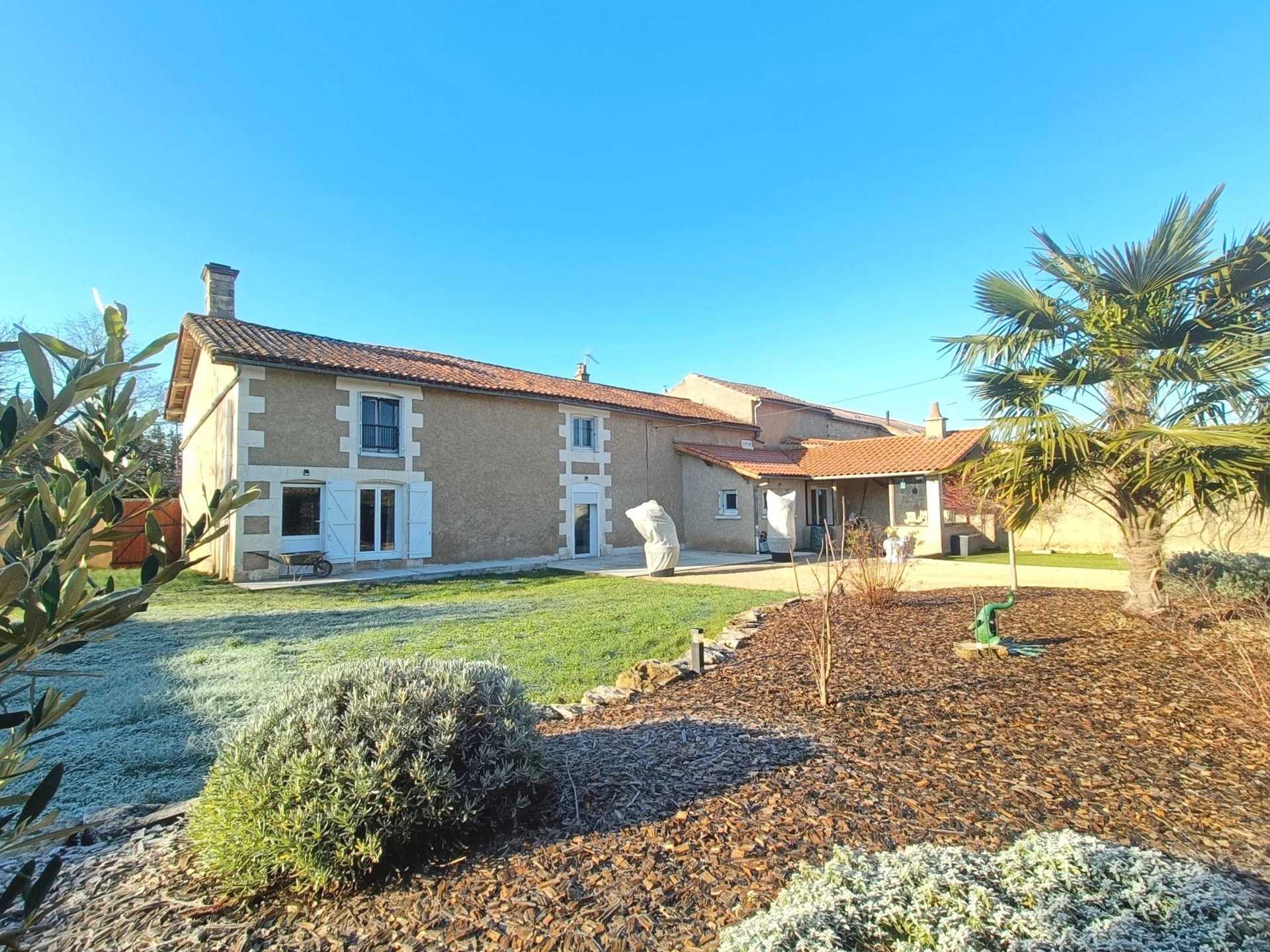 Dom w Champigny-le-Sec, Nouvelle-Aquitaine 12512335