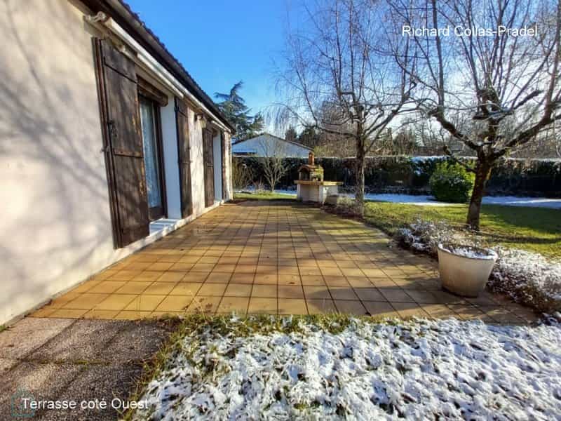 House in Thiers, Auvergne-Rhone-Alpes 12512734