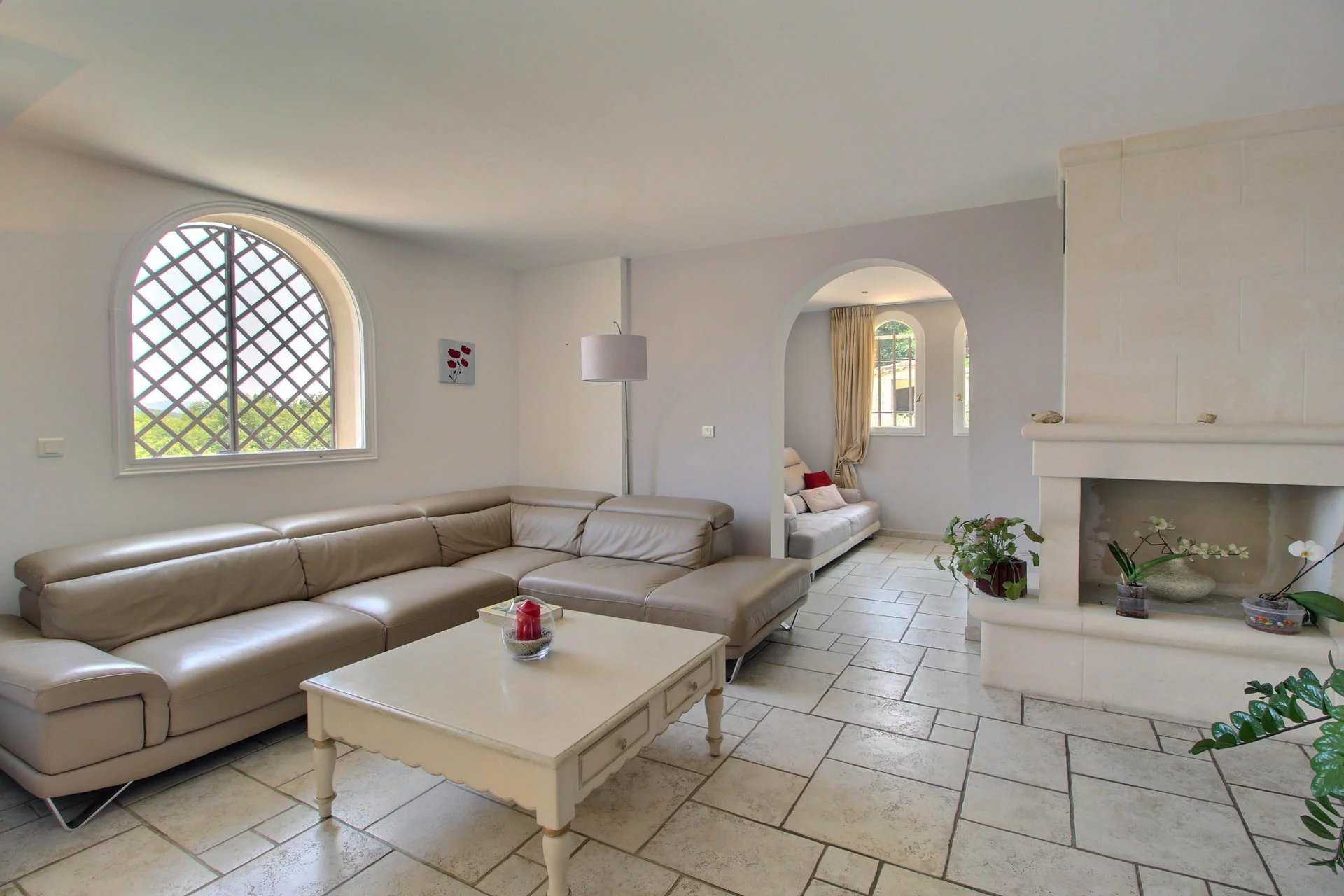 Dom w Montauroux, Provence-Alpes-Côte d'Azur 12514628
