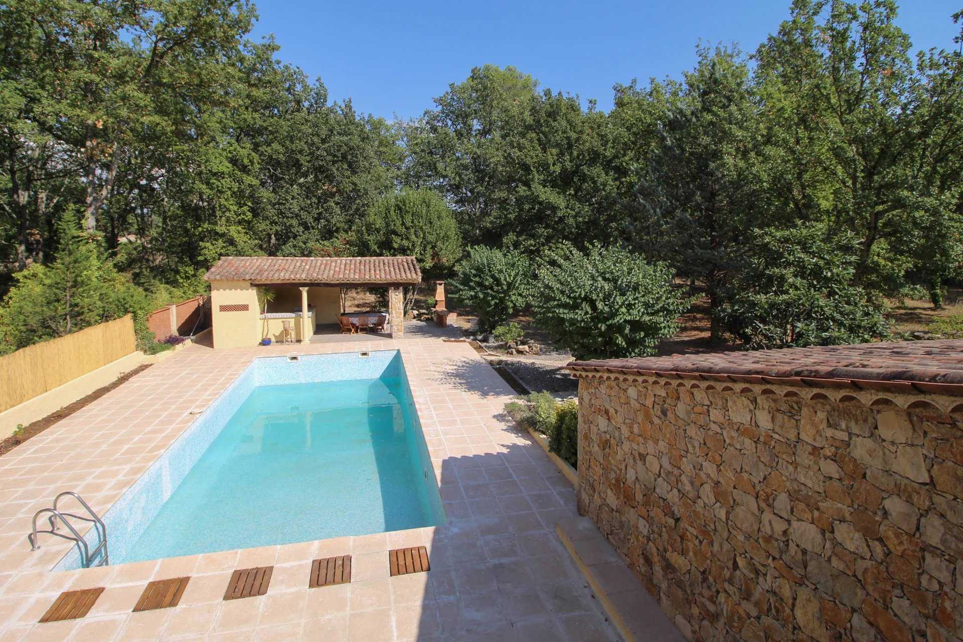 Talo sisään Tourrettes, Provence-Alpes-Côte d'Azur 12514742