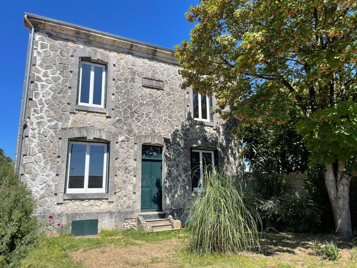 House in Saint-Jean-d'Angely, Nouvelle-Aquitaine 12514857