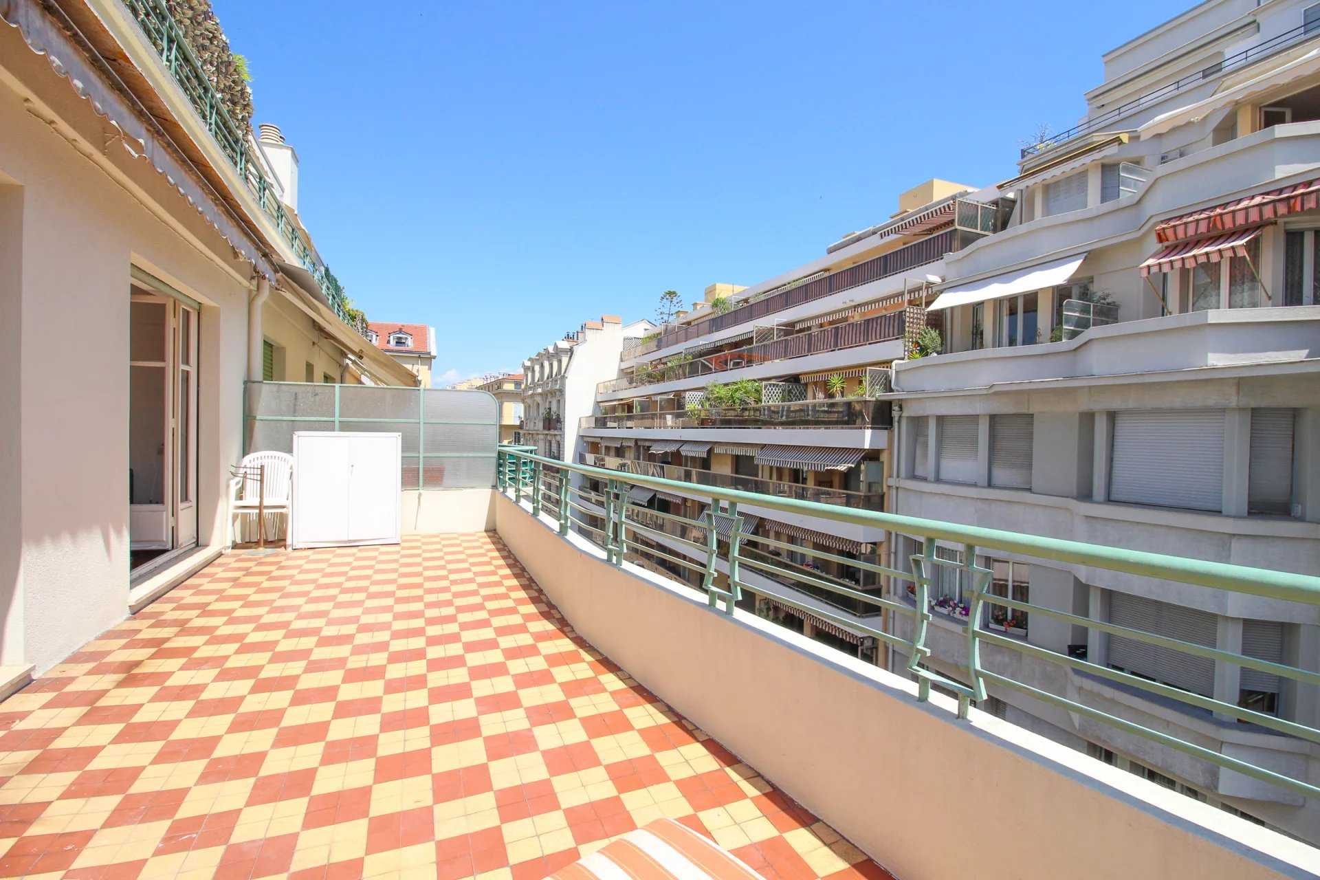 Condominio en Nice, Provence-Alpes-Côte d'Azur 12515295