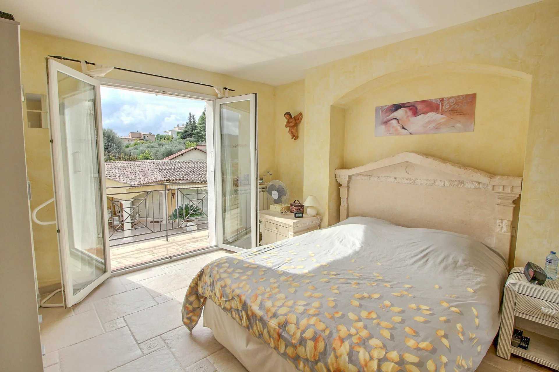 casa en Carros, Provence-Alpes-Côte d'Azur 12515338