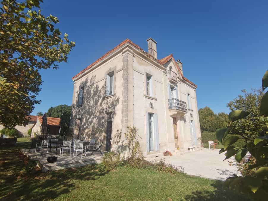 Hus i Verteillac, Nouvelle-Aquitaine 12515727
