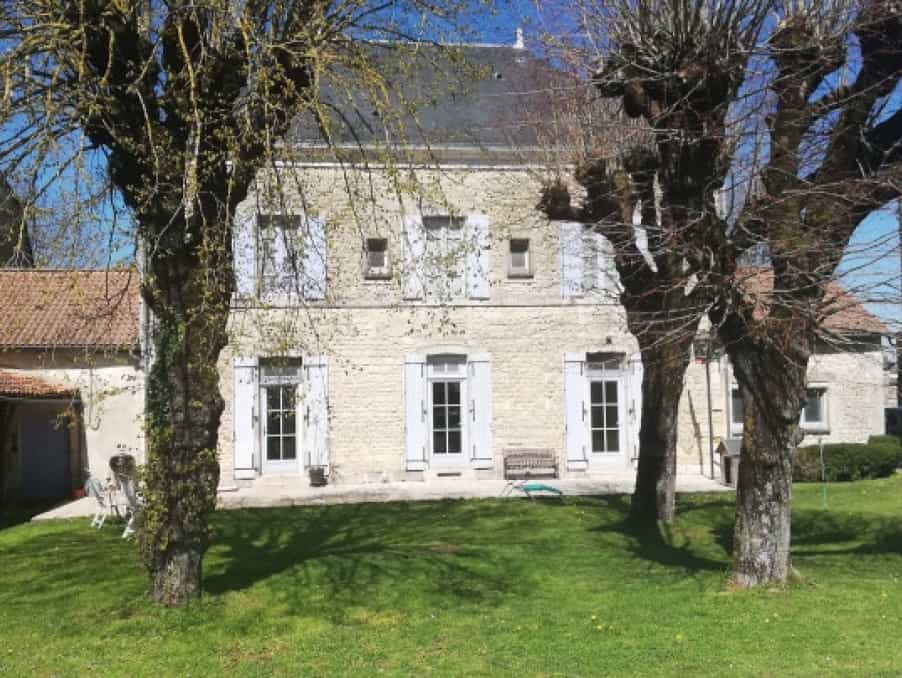 σπίτι σε Sauze-Vaussais, Nouvelle-Aquitaine 12515728
