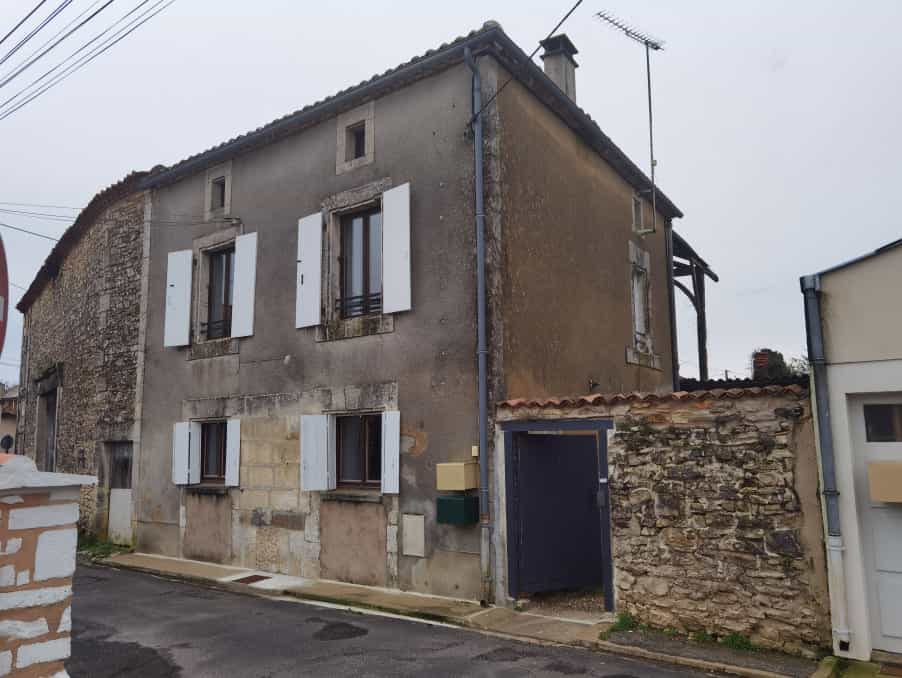 Rumah di Chasseneuil-sur-Bonnieure, Nouvelle-Aquitaine 12515735