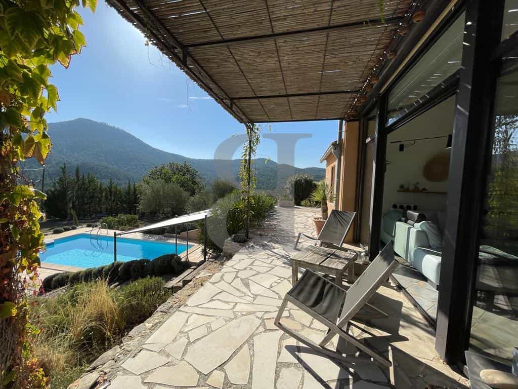 Casa nel Vaison-la-Romaine, Provence-Alpes-Côte d'Azur 12515816