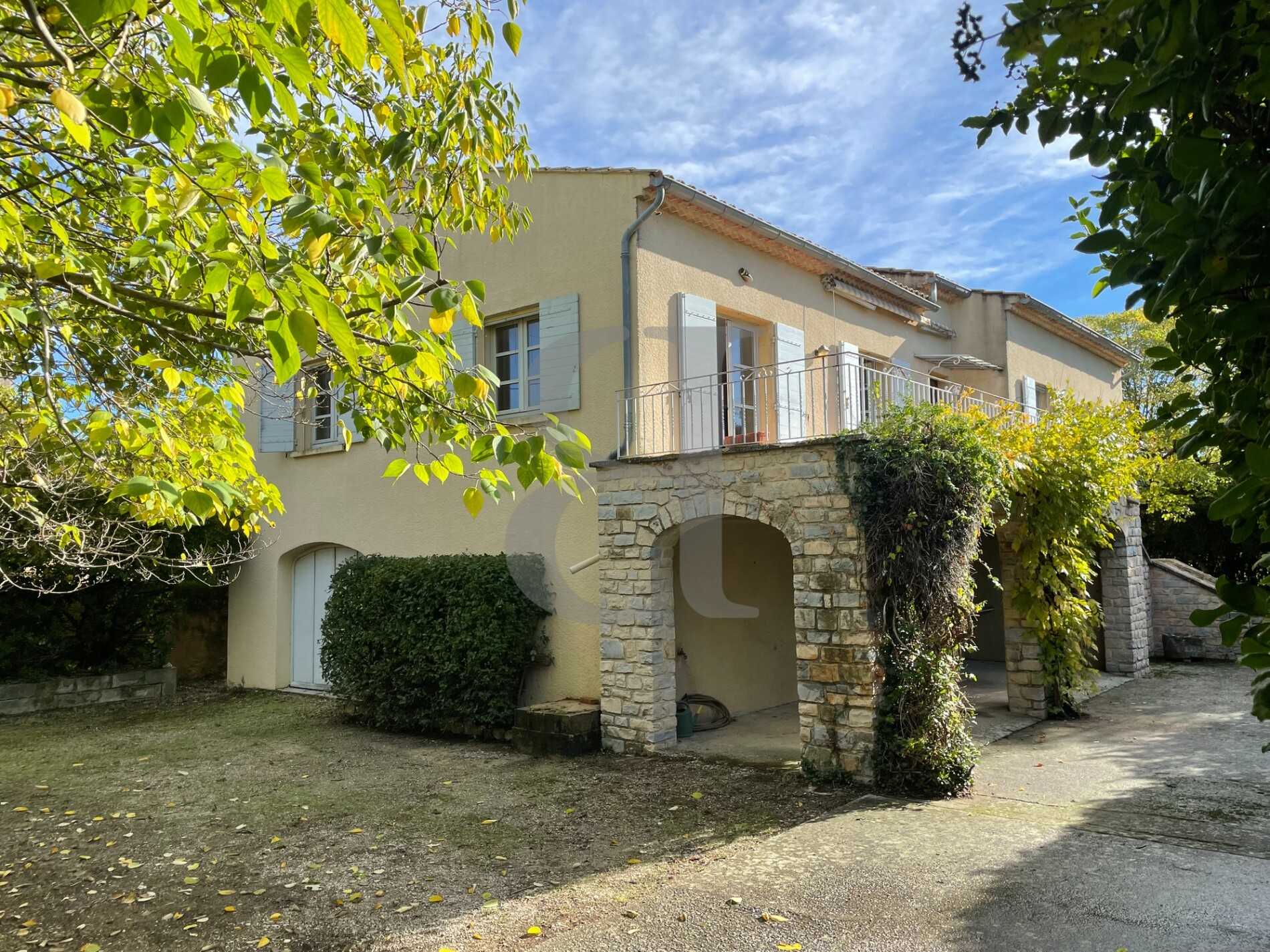 Hus i Sainte-Cecile-les-Vignes, Provence-Alpes-Cote d'Azur 12515824