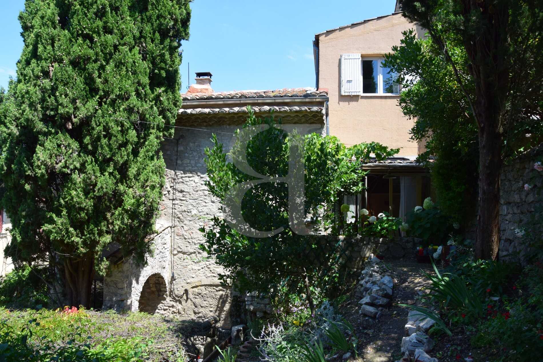 Hus i Vaison-la-Romaine, Provence-Alpes-Cote d'Azur 12515826
