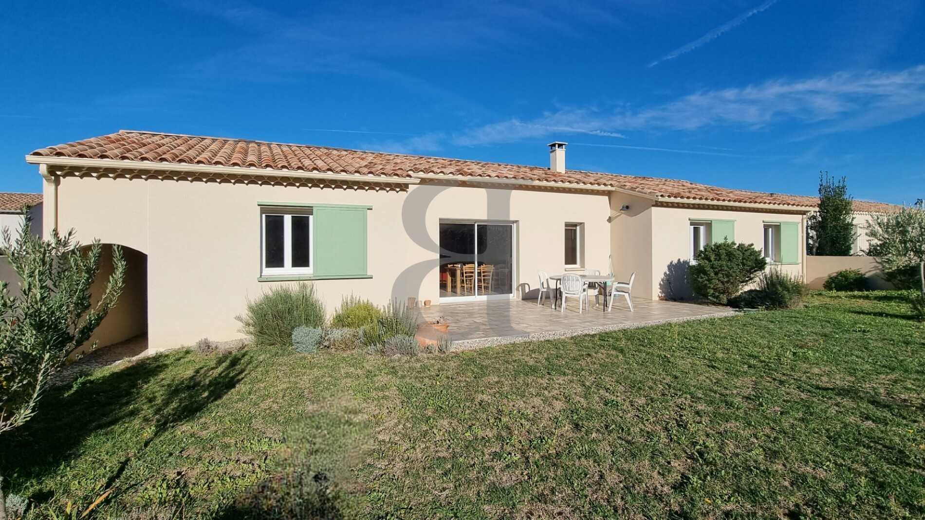 Dom w Malemort-du-Comtat, Provence-Alpes-Cote d'Azur 12515829
