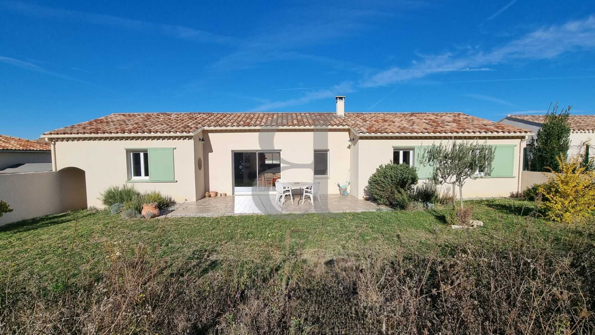 Dom w Malemort-du-Comtat, Provence-Alpes-Cote d'Azur 12515829