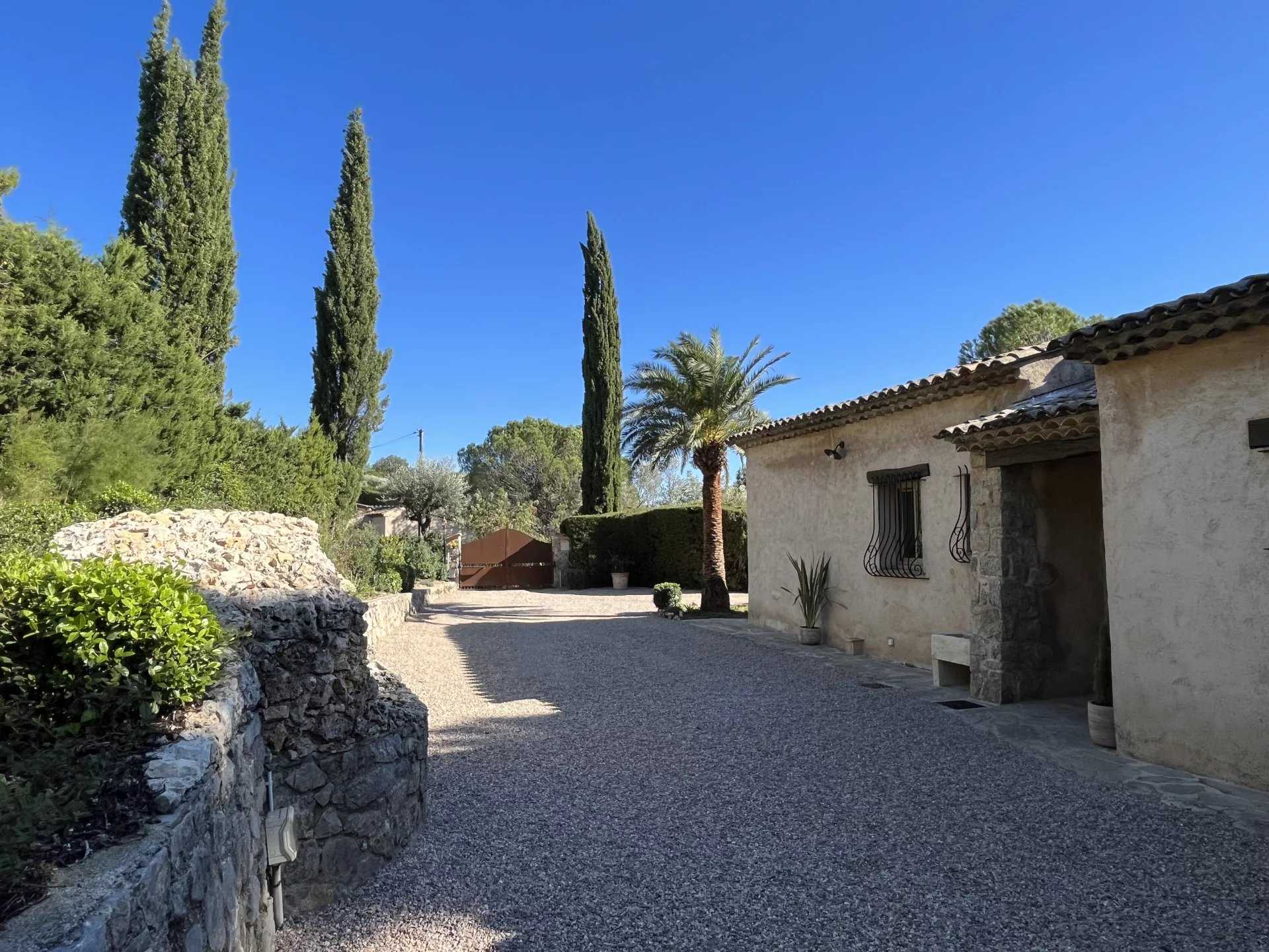 بيت في Fayence, Provence-Alpes-Côte d'Azur 12516121