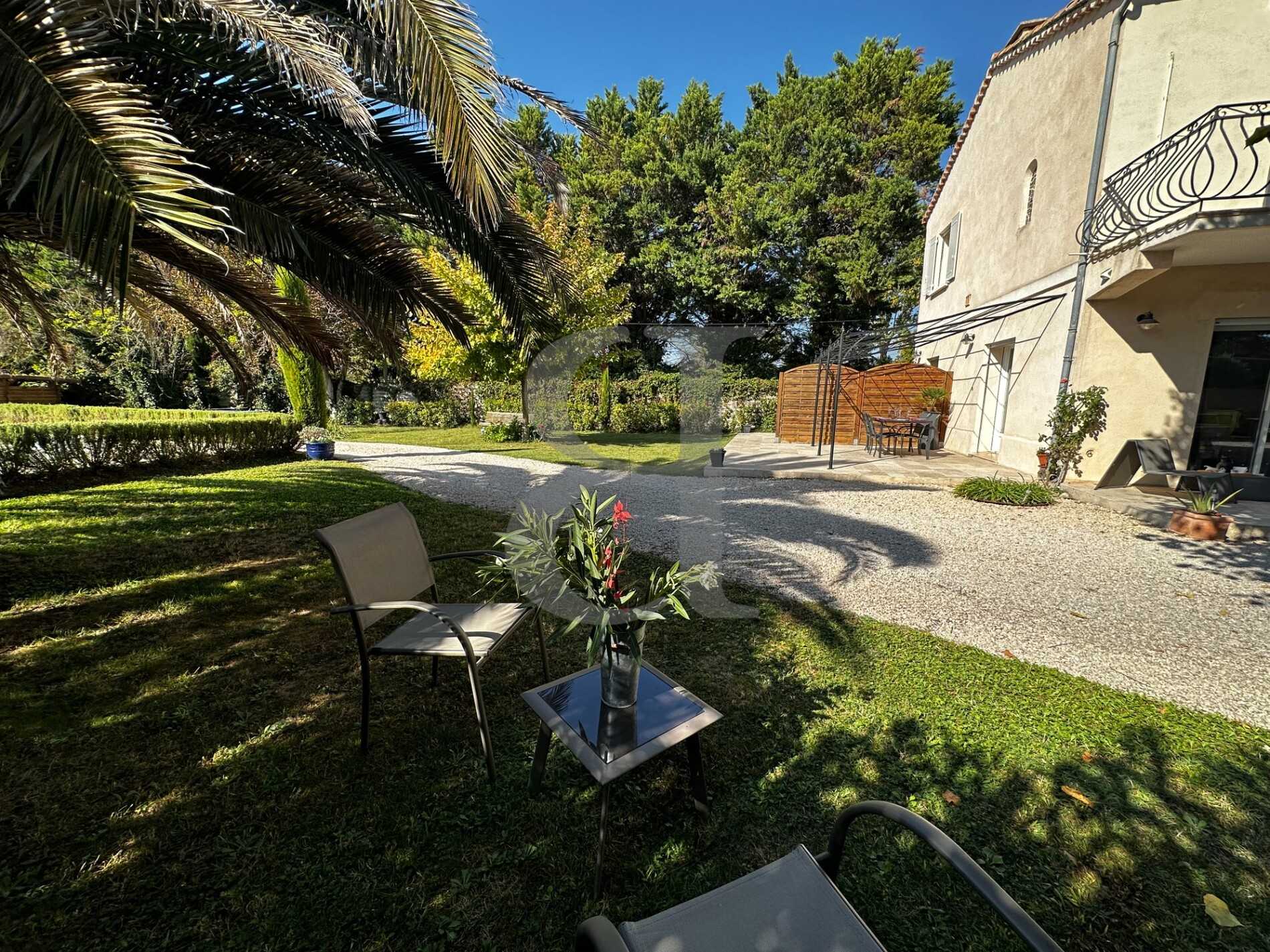 Haus im L'Isle-sur-la-Sorgue, Provence-Alpes-Côte d'Azur 12516159