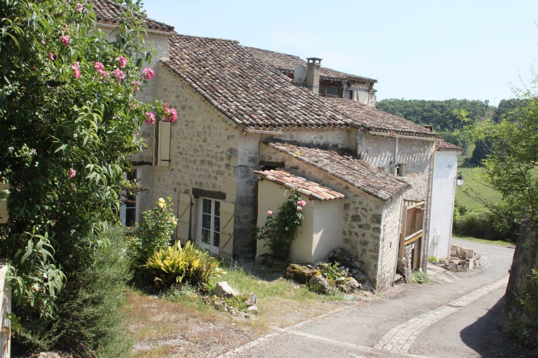 房子 在 Montcuq-en-Quercy-Blanc, Occitanie 12516226