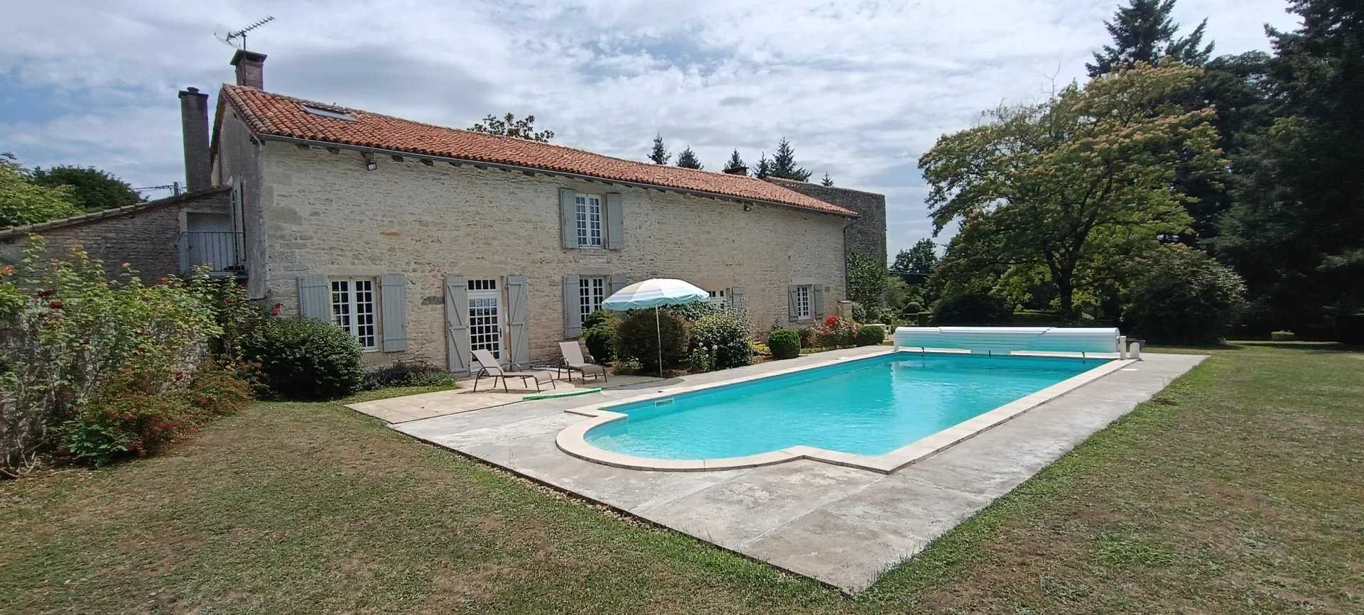 House in Lizant, Nouvelle-Aquitaine 12516251