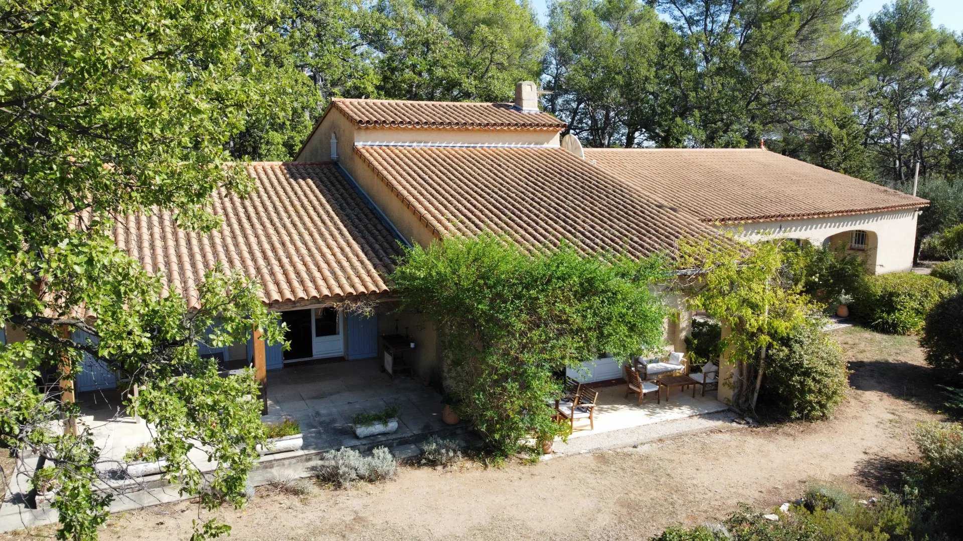 rumah dalam Seillans, Provence-Alpes-Côte d'Azur 12516298