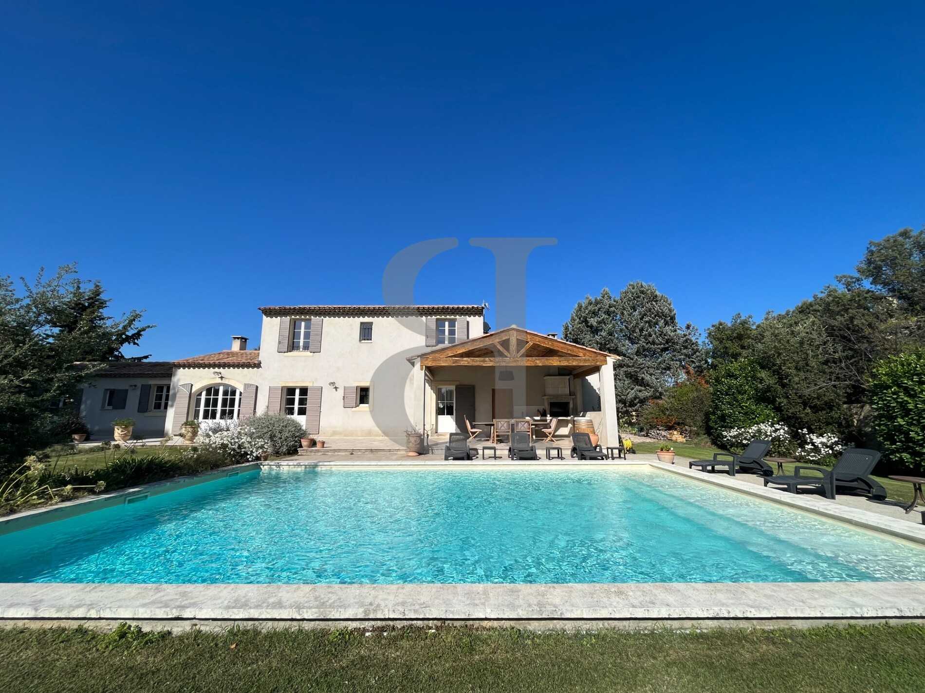 rumah dalam Pernes-les-Fontaines, Provence-Alpes-Côte d'Azur 12516318
