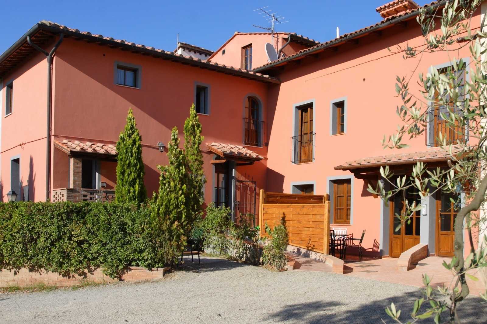 عمارات في Certaldo, Tuscany 12517988